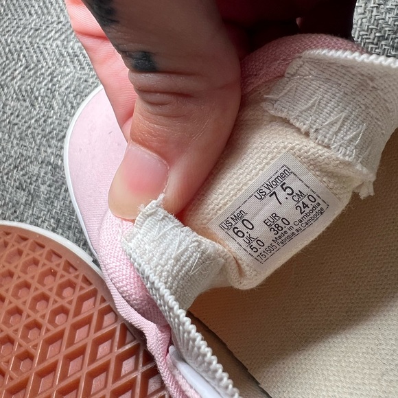 Pink vans slide on..  worn once .. size 7.5 - Picture 4 of 4